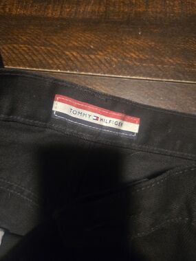 Tommy Hilfiger Men’s Black Relaxed Jeans with Flag Trim